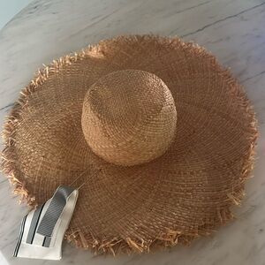 J McLaughlin straw sun hat with detachable safety pin and fabric.